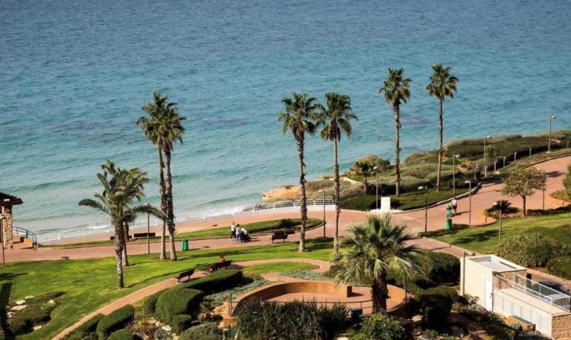 Romy Suites Deluxe Netanja Zewnętrze zdjęcie